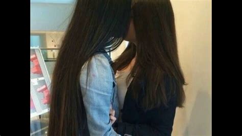 novinha lesbica|meninas bem novinhas lesbicas se beijando .